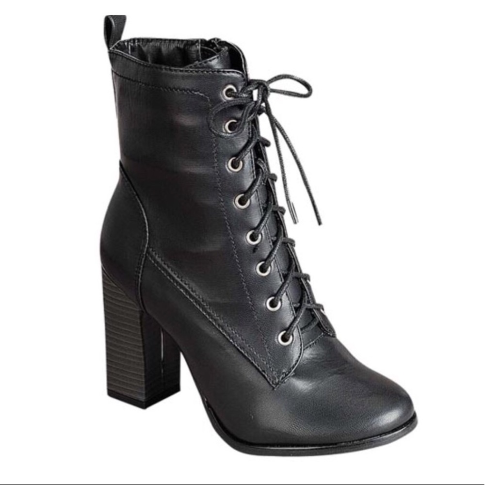 ❗️1 Left size 10❗️NWT Black Leather Heel Booties - Picture 6 of 6